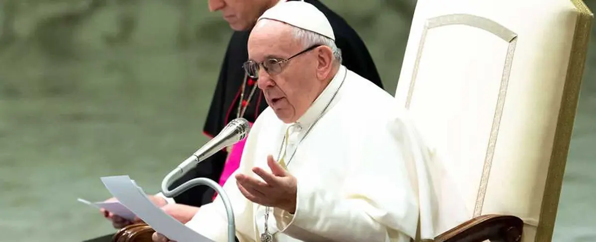 Papa Francisco "bendice" por error a un equipo de fútbol americano