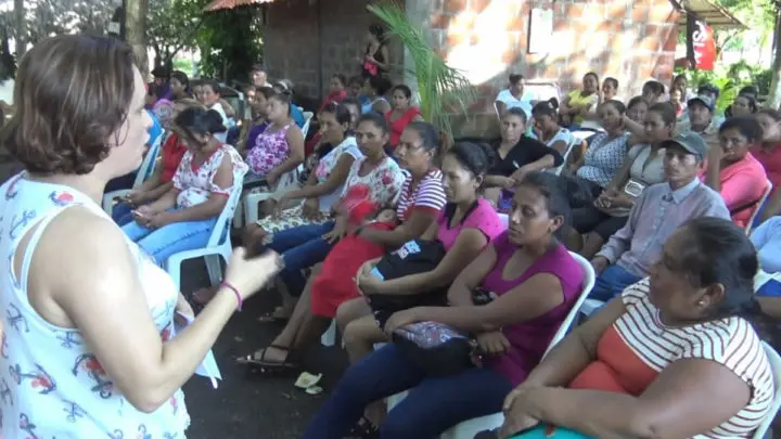 MEFCCA Entrega herramientas a familias de Chinandega para agricultura