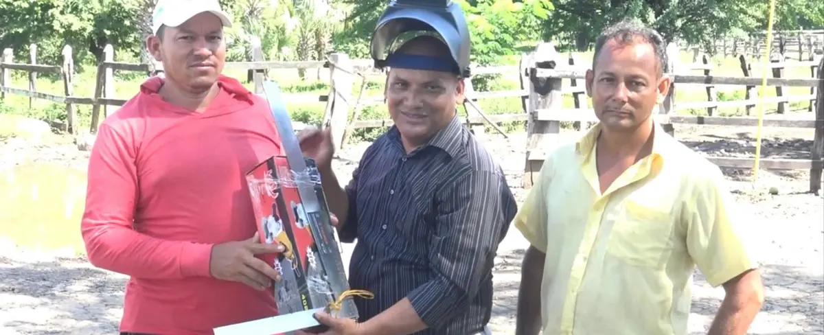 MEFCCA Entrega herramientas a familias de Chinandega para agricultura