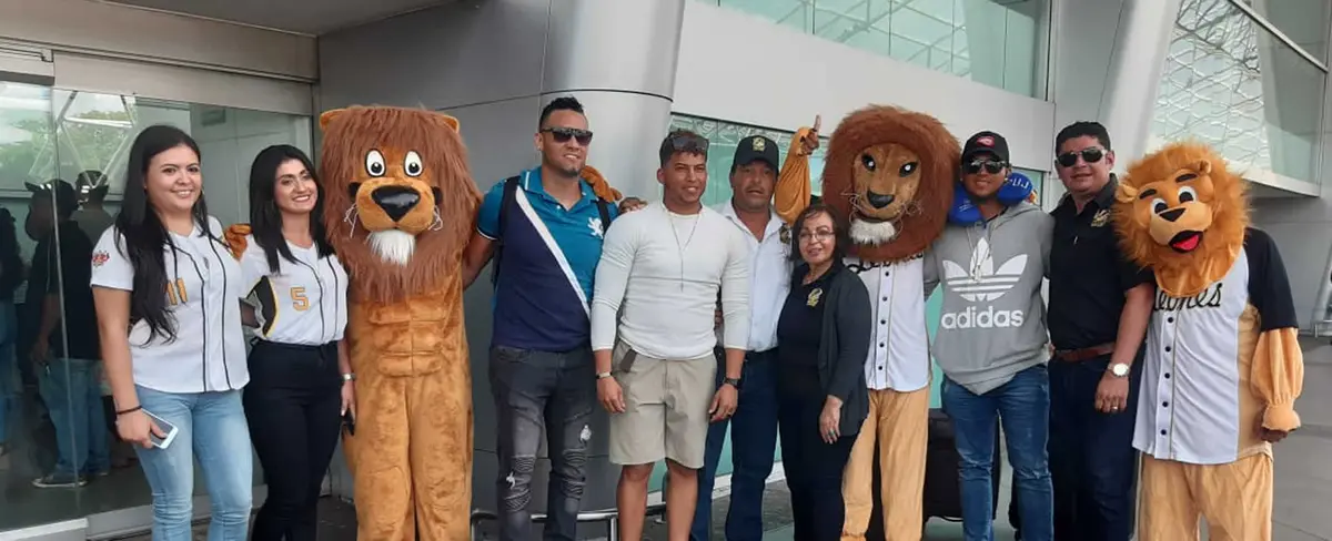 Llegan los primeros jugadores extranjeros de los Tigres y los Leones