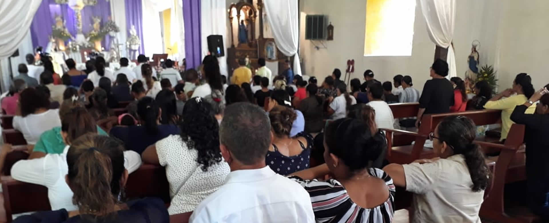 Ofician misa en honor a las víctimas del deslave del Volcán Casita