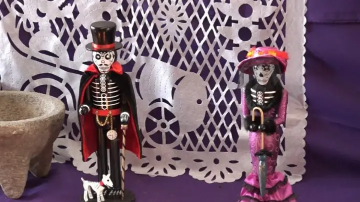 Así se conmemora el dia de los muertos en la embajada de México