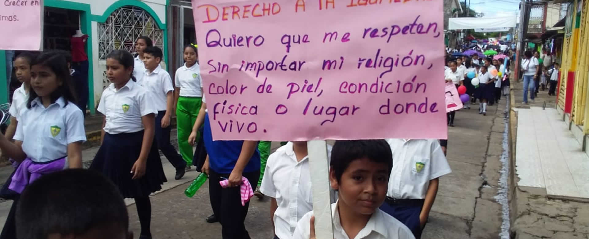Niñez de Bluefields sale a celebra con un carnaval sus derechos