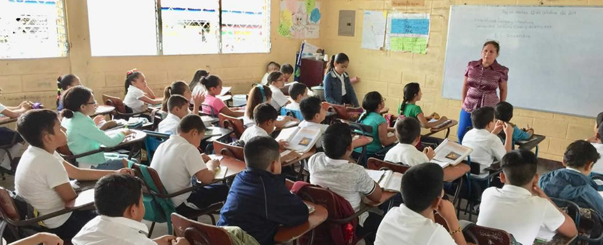 Padres de familia confirman matrícula en el Colegio Clementina Cabezas para el 2020