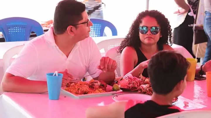 protagonistas mariscos feria mar