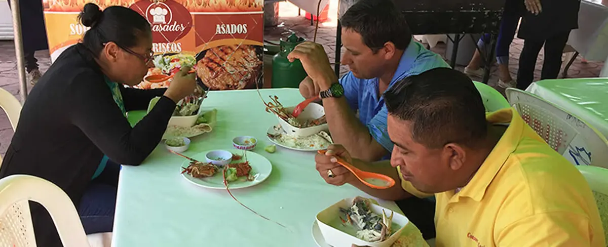 Protagonistas ofertan variedad de mariscos en la Feria del Mar