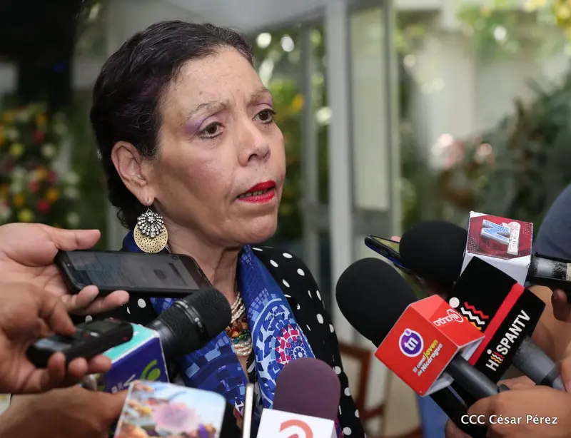Rosario: "Nos preparamos para visitar los campos santos"