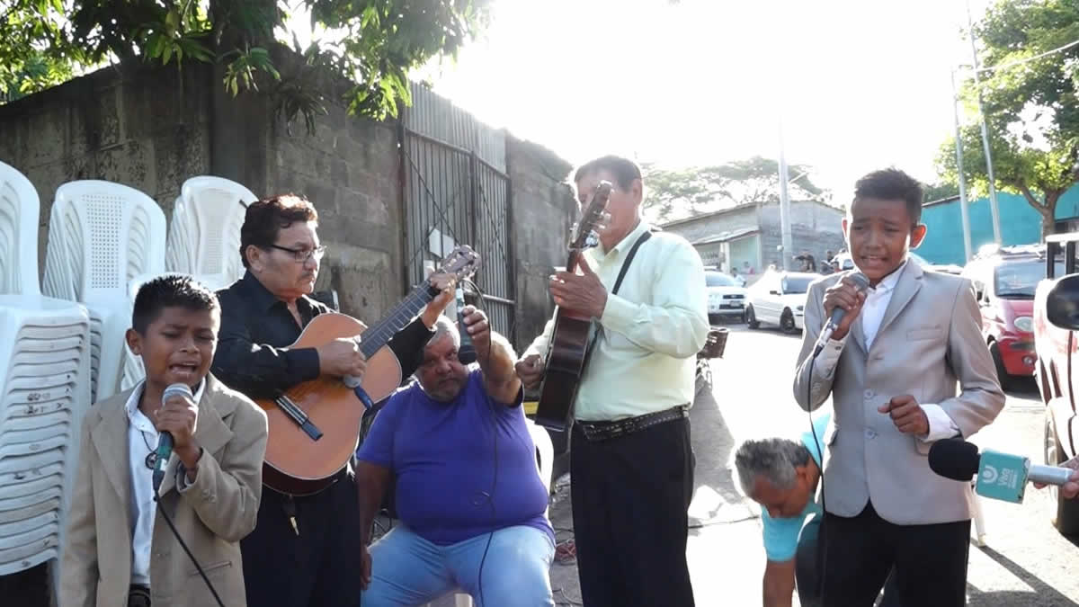 Asociación de Artistas de Nicaragua otorgan Orden Cultural a "La Chola" (Q.E.P.D.)