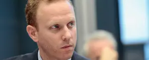 Max Blumenthal acusa al gobierno estadounidense de querer robar su libertad