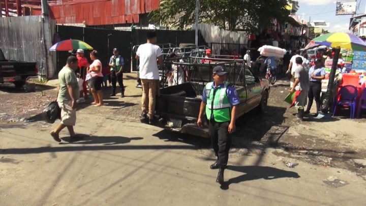 Compradores y comerciantes seguros en el festival “black weekend”