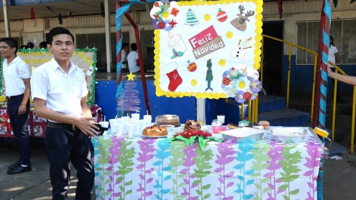 Estudiantes capitalinos celebran el Festival Gastronómico Navideño