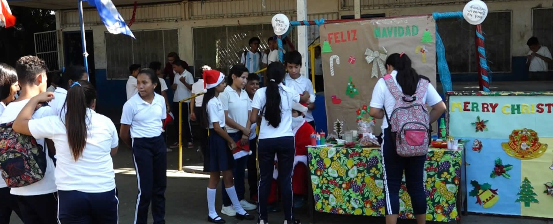 Estudiantes capitalinos celebran el Festival Gastronómico Navideño