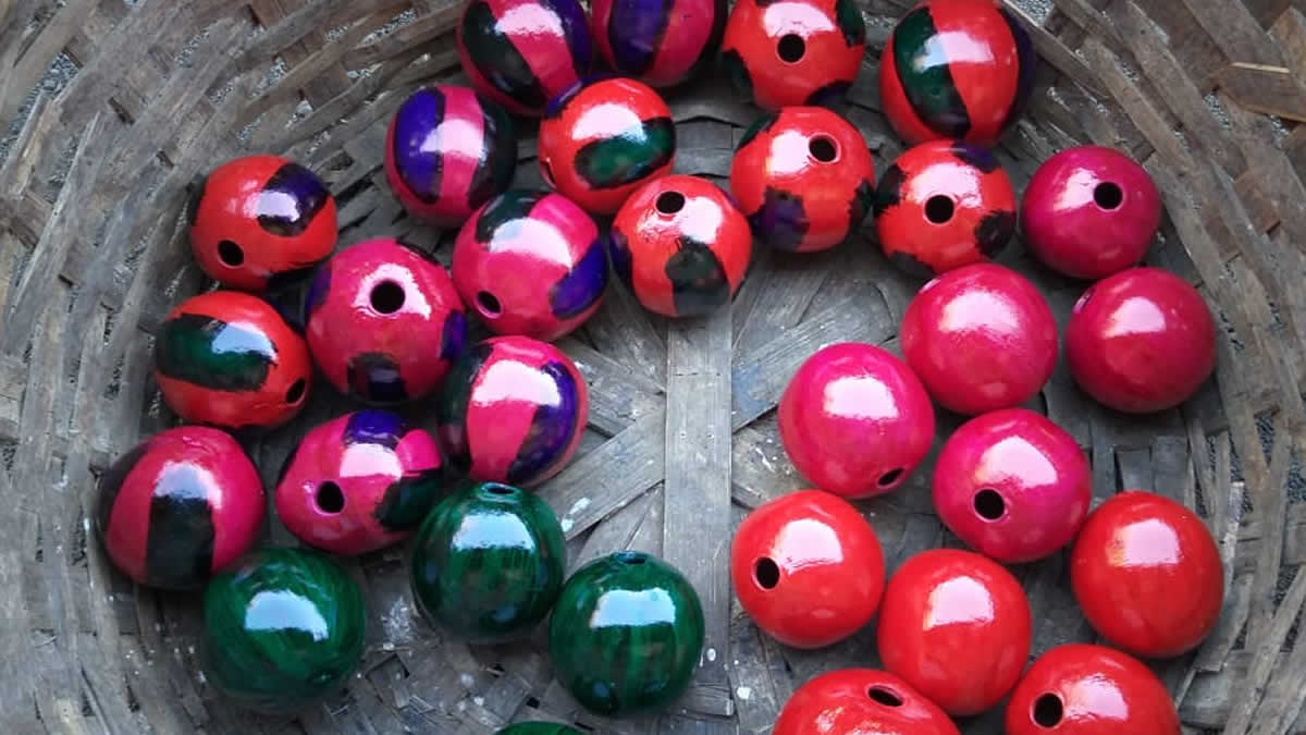 Familia artesana de Masaya elaboran “Maracas” para la Purísima