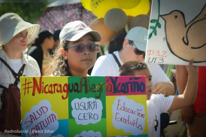 Familias de Managua caminan por la paz y no vielencia