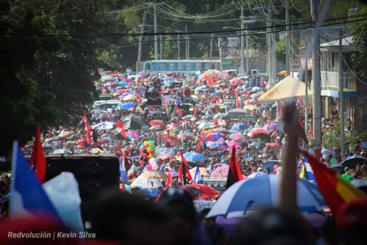 Familias de Managua caminan por la paz y no vielencia