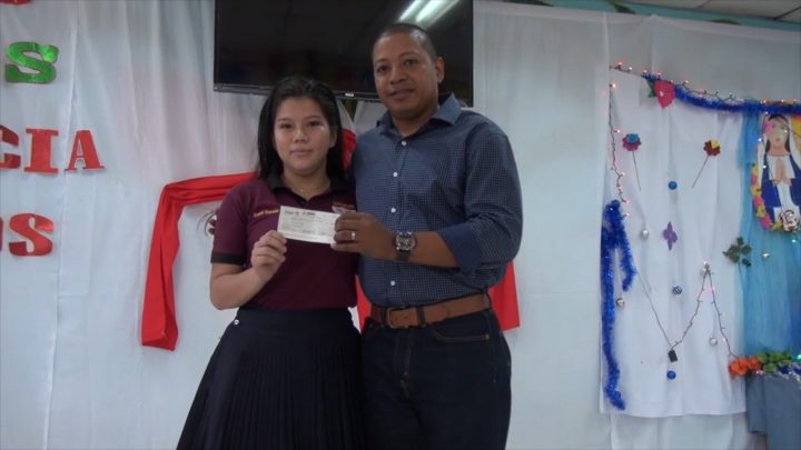 Futuros bachilleres de Bluefields reciben bono de promoción 