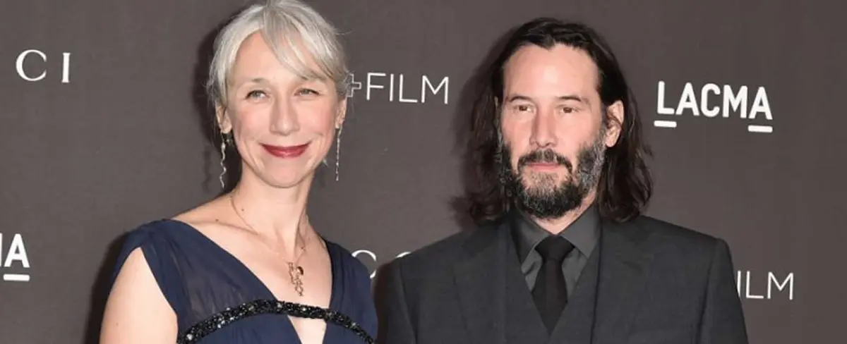 Keanu Reeves alborota las redes presentando a su nueva novia
