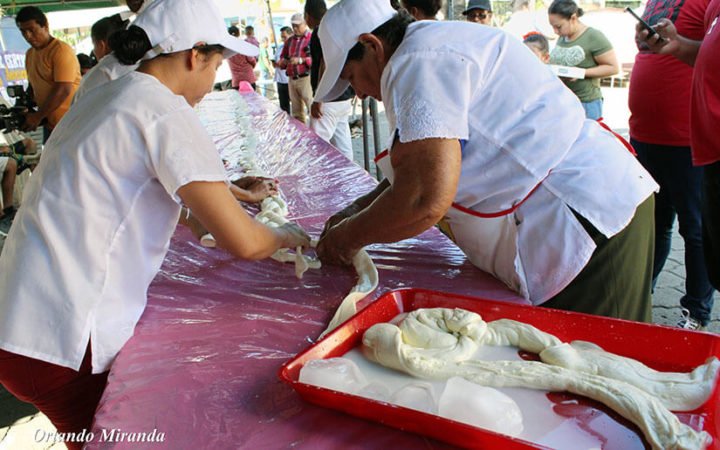 La Paz Centro realiza el quesillo más grande de Nicaragua