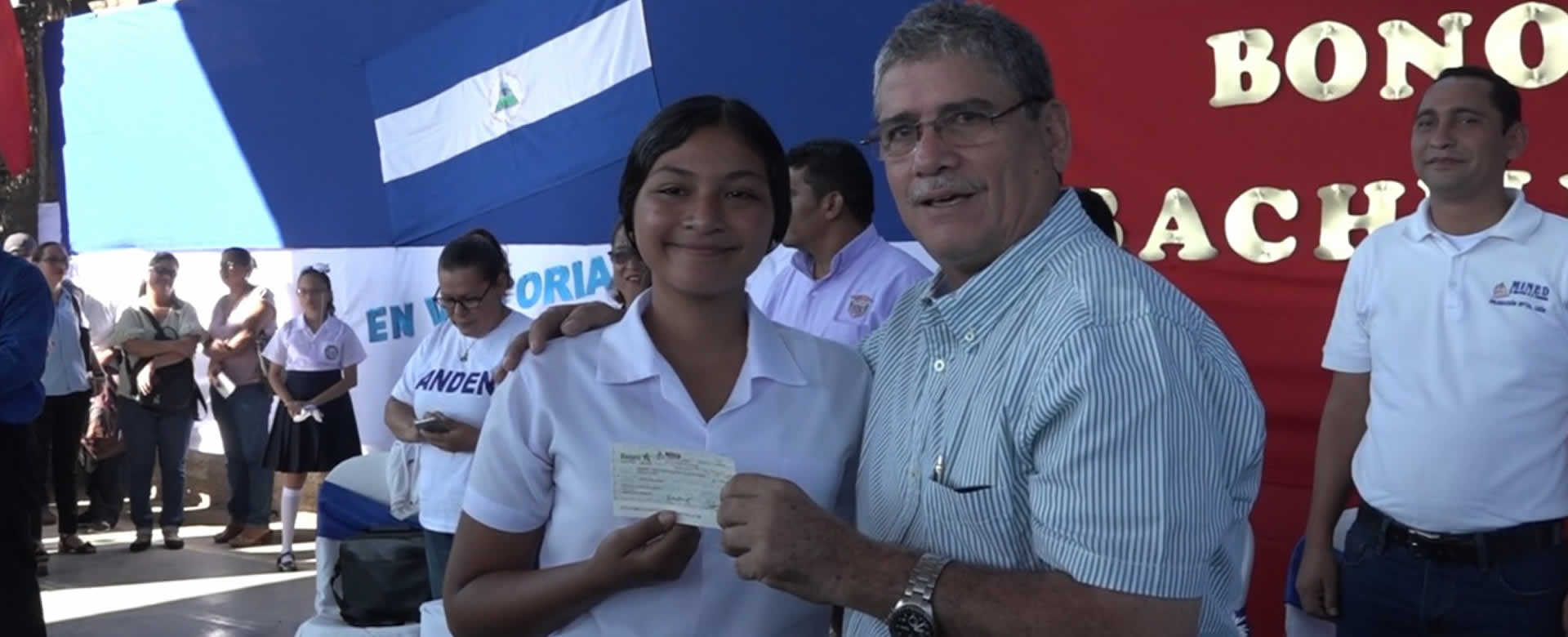 León: Más de 3 mil bachilleres recibieron bono complementario
