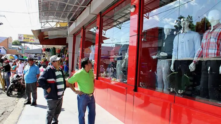 Mercados capitalinos esperan a compradores con grandes descuentos