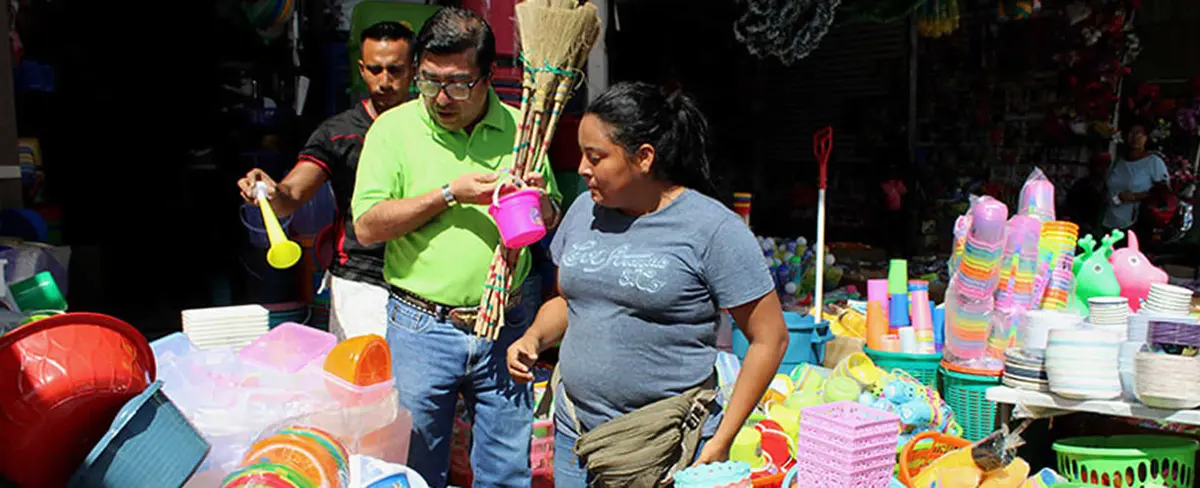 Mercados capitalinos esperan a compradores con grandes descuentos