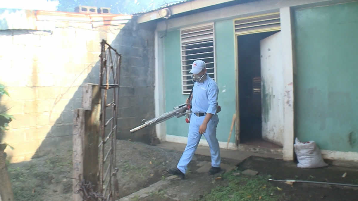 MINSA visita el barrio Máximo Jerez para eliminar criaderos de zancudos