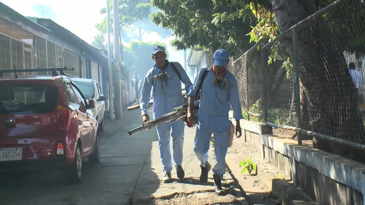 MINSA visita el barrio Máximo Jerez para eliminar criaderos de zancudos