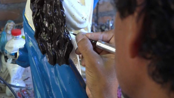Matagalpa: Don Porfirio Cerda restaura imágenes de la Virgen María