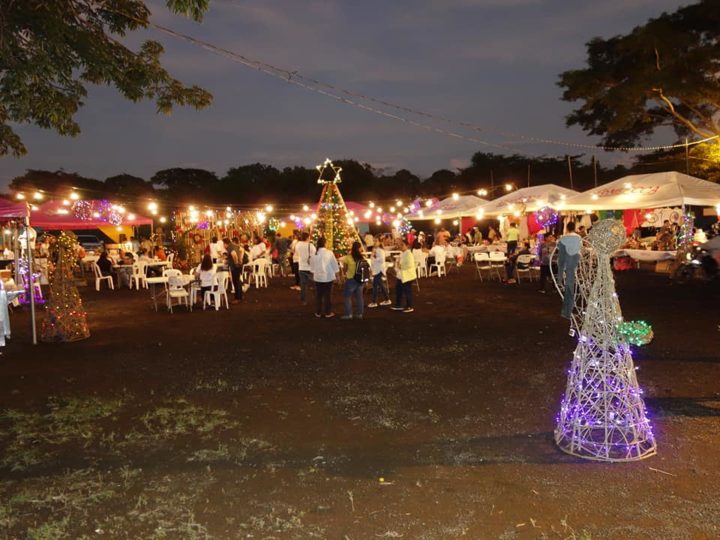 Mercadito Campesino con gran variedad de productos navideños