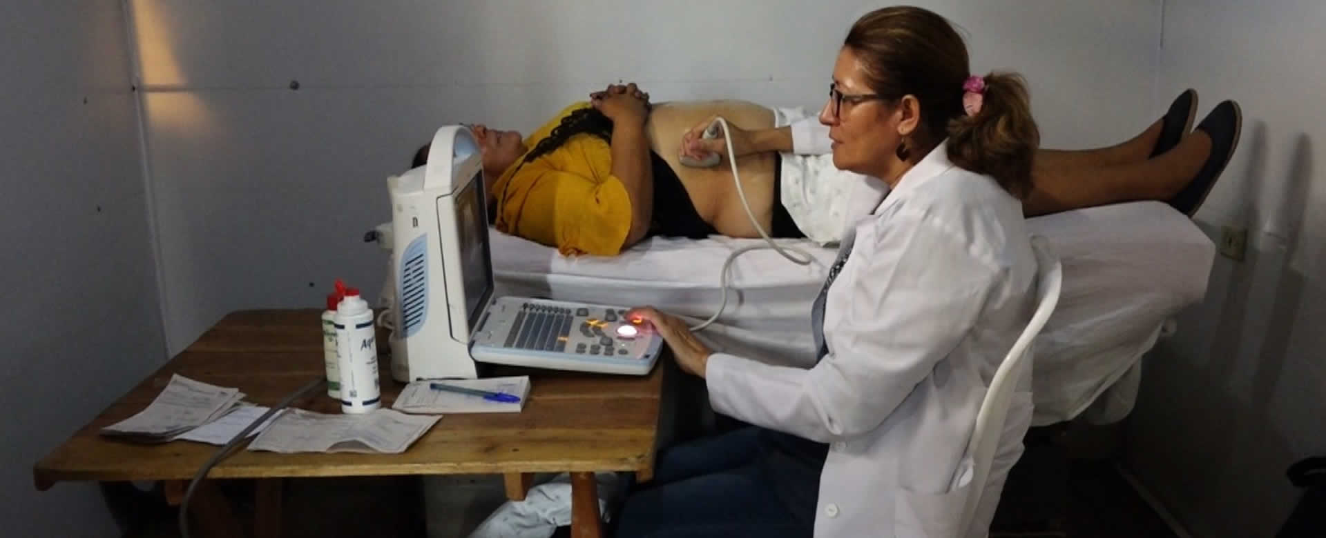 Móvil del MINSA visita el barrio Altagracia para brindar consultas gratis