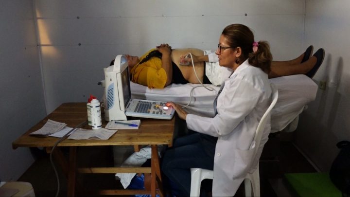 Móvil del MINSA visita el barrio Altagracia para brindar consultas gratis 