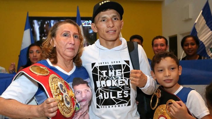 Nicaragüenses reciben a René “El Gemelo” Campeón Mundial de la AMB