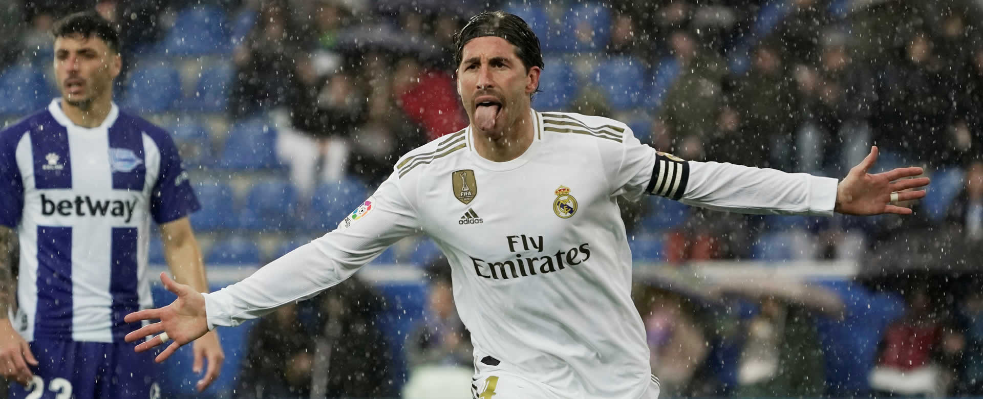 Real Madrid gana al Alavés y va tras La Liga española