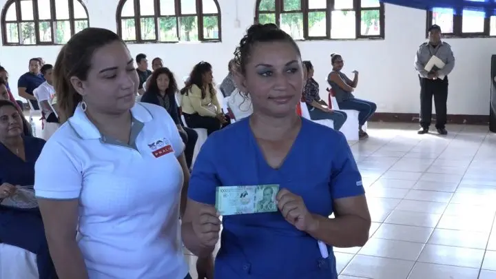 Tipitapa: Entregan por primera vez bono de secundaria a reos