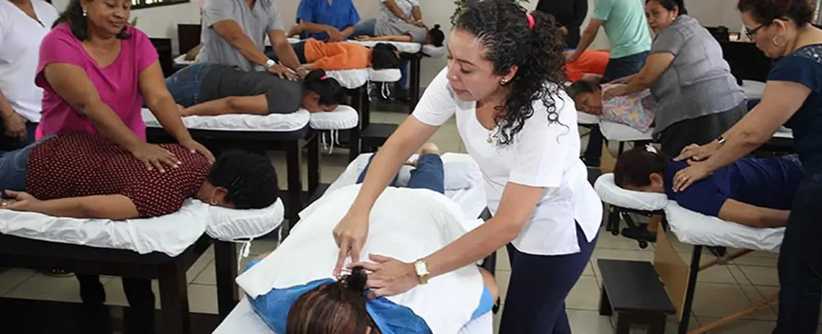 Ministerio de Salud fortalece conocimientos de acupuntura con médicos vietnamitas
