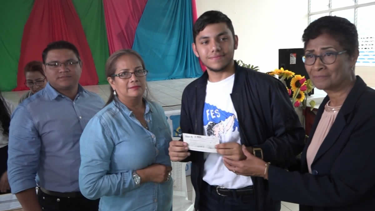 Bachilleres de Estelí son beneficiados por el bono complementario