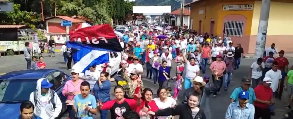 Jinoteganos caminan en defensa de la paz y los derechos de todos