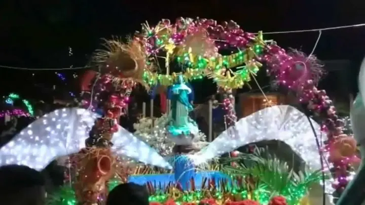 Caraceños disfrutan de la víspera de navidad en los parques