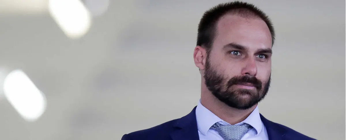 Hijo del presidente de Brasil amenaza con implantar una dictadura