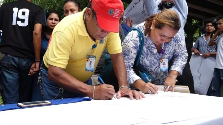 Comunidad estudiantil universitaria en respaldo a favor de la paz