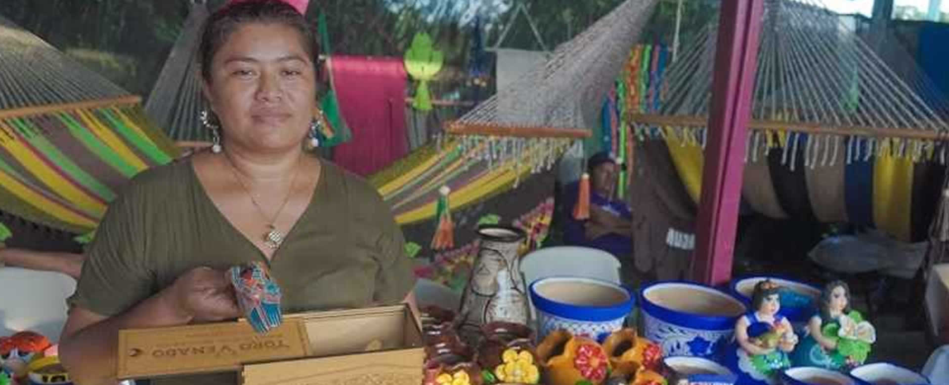 Realizan exposición por el día del artesano en el Parque Nacional de Feria