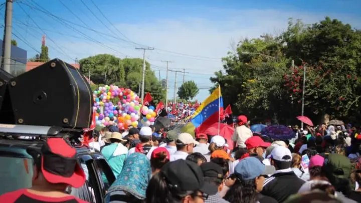 Familias capitalinas marchan en defensa de los derechos nicaragüenses 