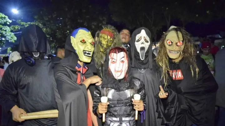 Familias de León disfrutan del XVII Carnaval de Mitos y Leyendas