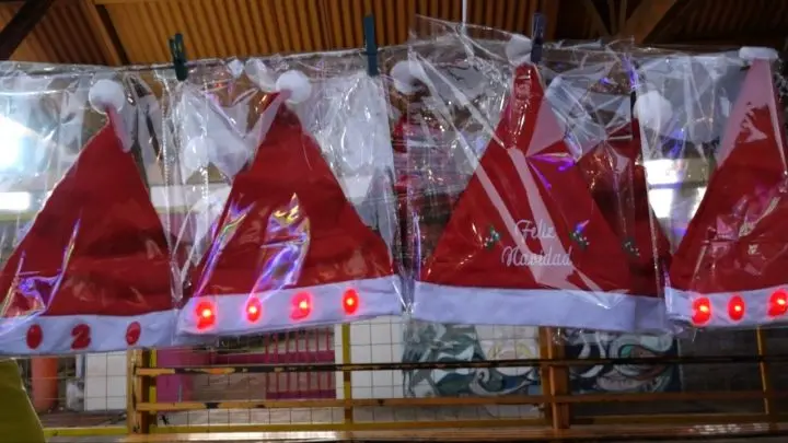 Todo para la navidad en la Avenida de Bolívar a Chávez