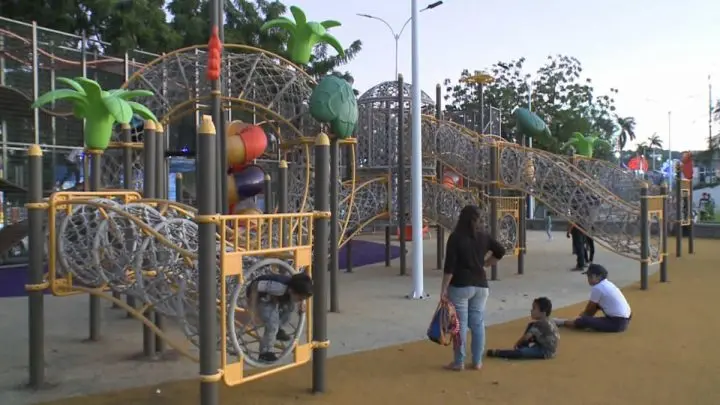 Niños disfrutan de juegos infantiles en el Polideportivo Alexis Argüello