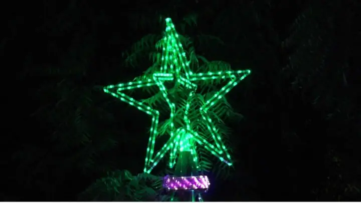 Rotondas y avenidas de Managua llenas de luces y colores en la navidad