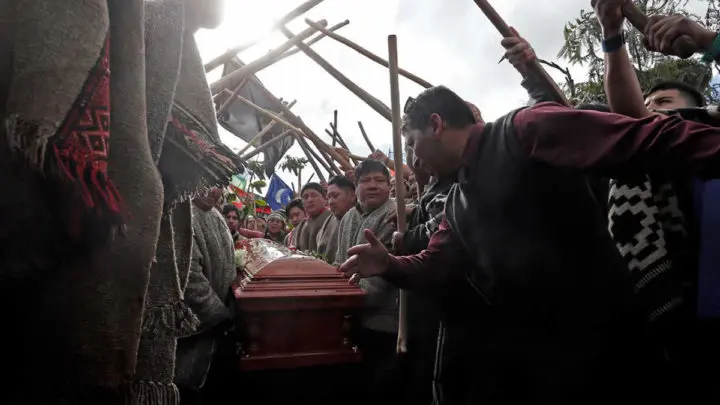 padres de joven mapuche muerto en enfrentamientos exigen justicia