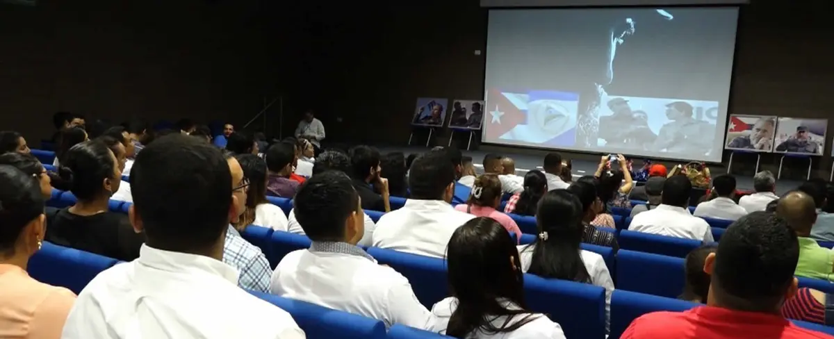 Médicos nicaragüenses rinden homenaje al Comandante Fidel Castro