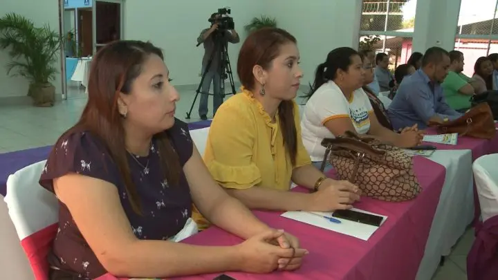 Ministerio de Salud realiza congreso sobre climaterio y meMinisterio de Salud realiza congreso sobre climaterio y menopausia nopausia 