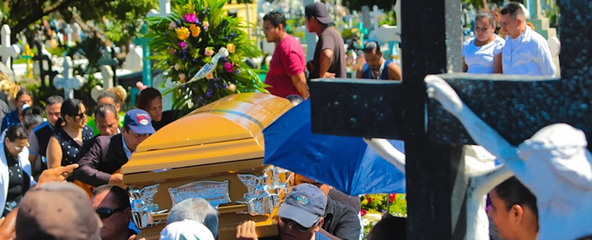 Nicaragüenses dan último adiós a Rosario Pérez "La Chola"